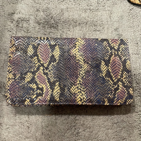 Kenneth Cole snake print purse - Picture 2 of 4